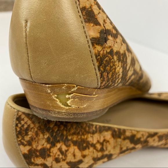 Donald Pliner Snake Print Cork Flats Shoes 8 - Picture 9 of 9